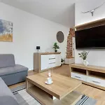 公寓 Stylish In Center With Garden And Parking By Renters