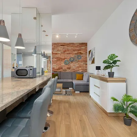 Апартаменты Stylish In Center With Garden And Parking By Renters Гданьск