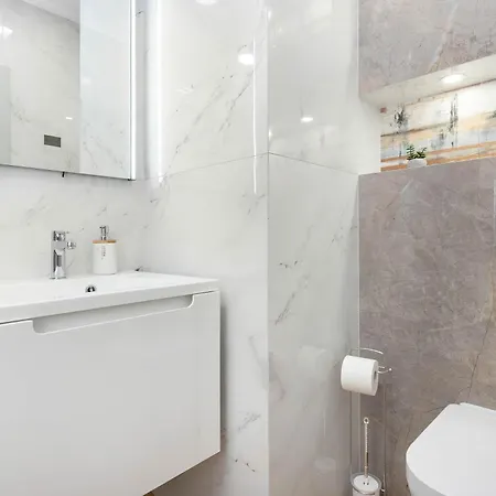 Stylish In Center With Garden And Parking By Renters Гданьск